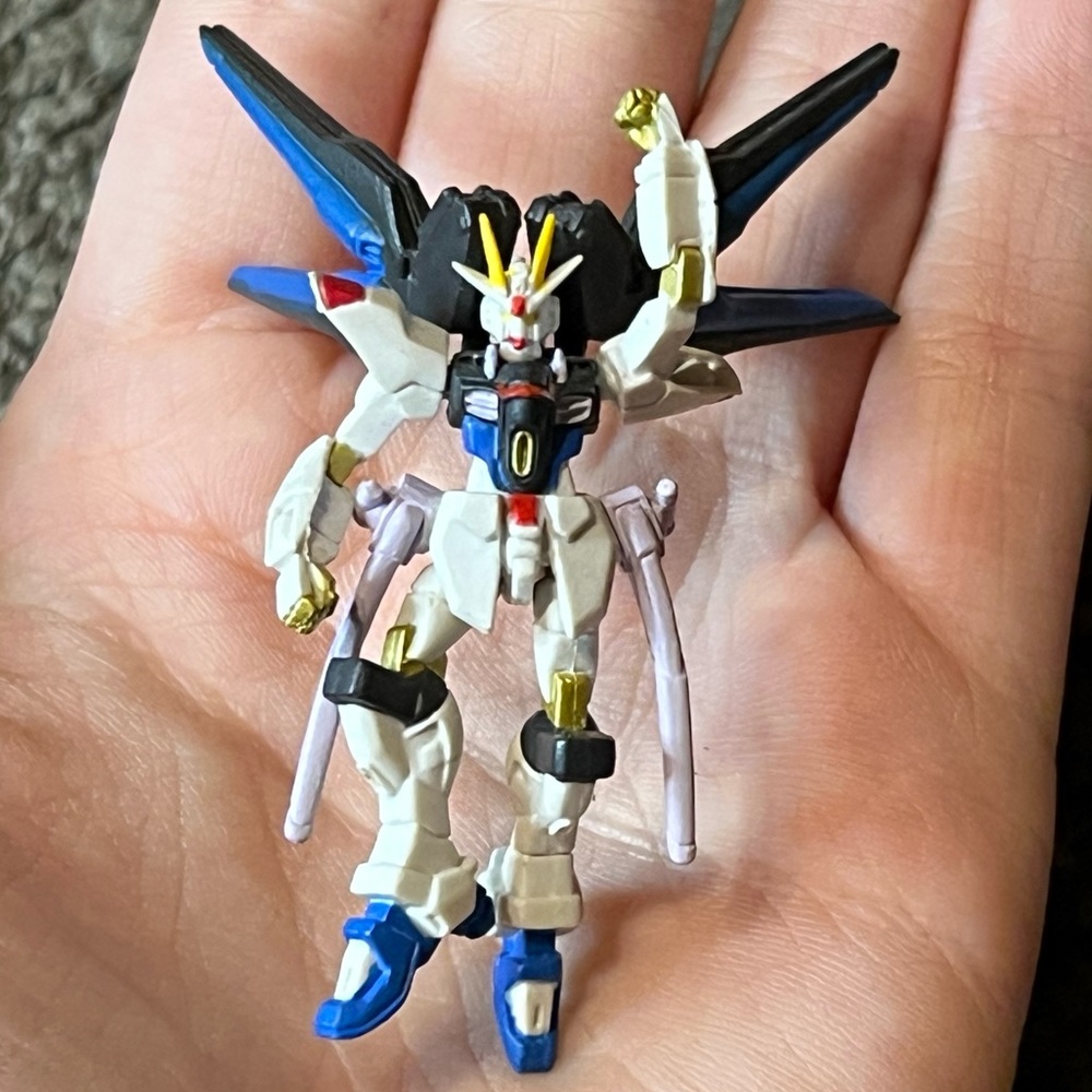 Gundam Mini Figure ZGMF-X10A Freedom Gundam Japan Exclusive Official Anime Mecha